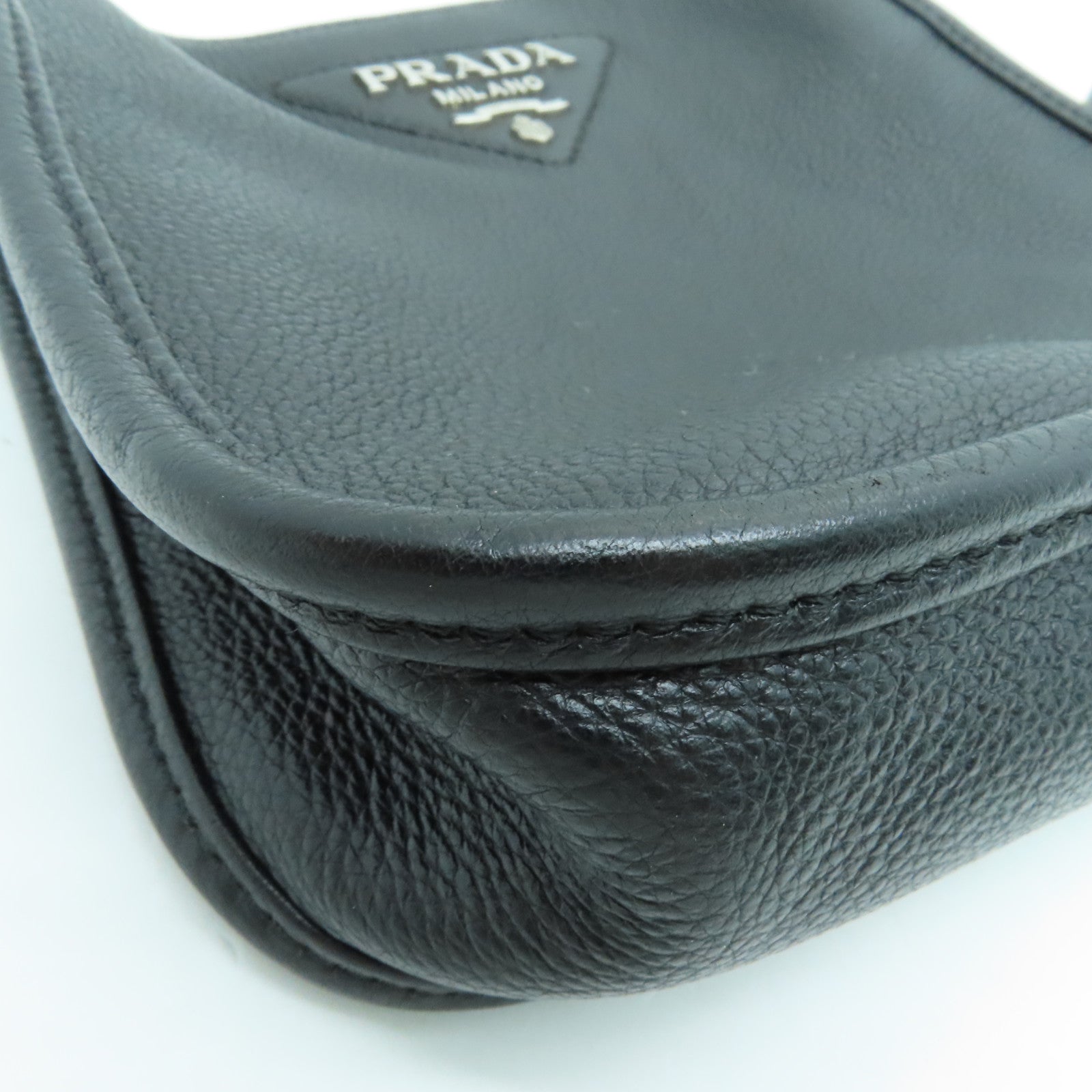 PRADA 牛皮皮革Shoulder Bag银扣肩背袋黑色