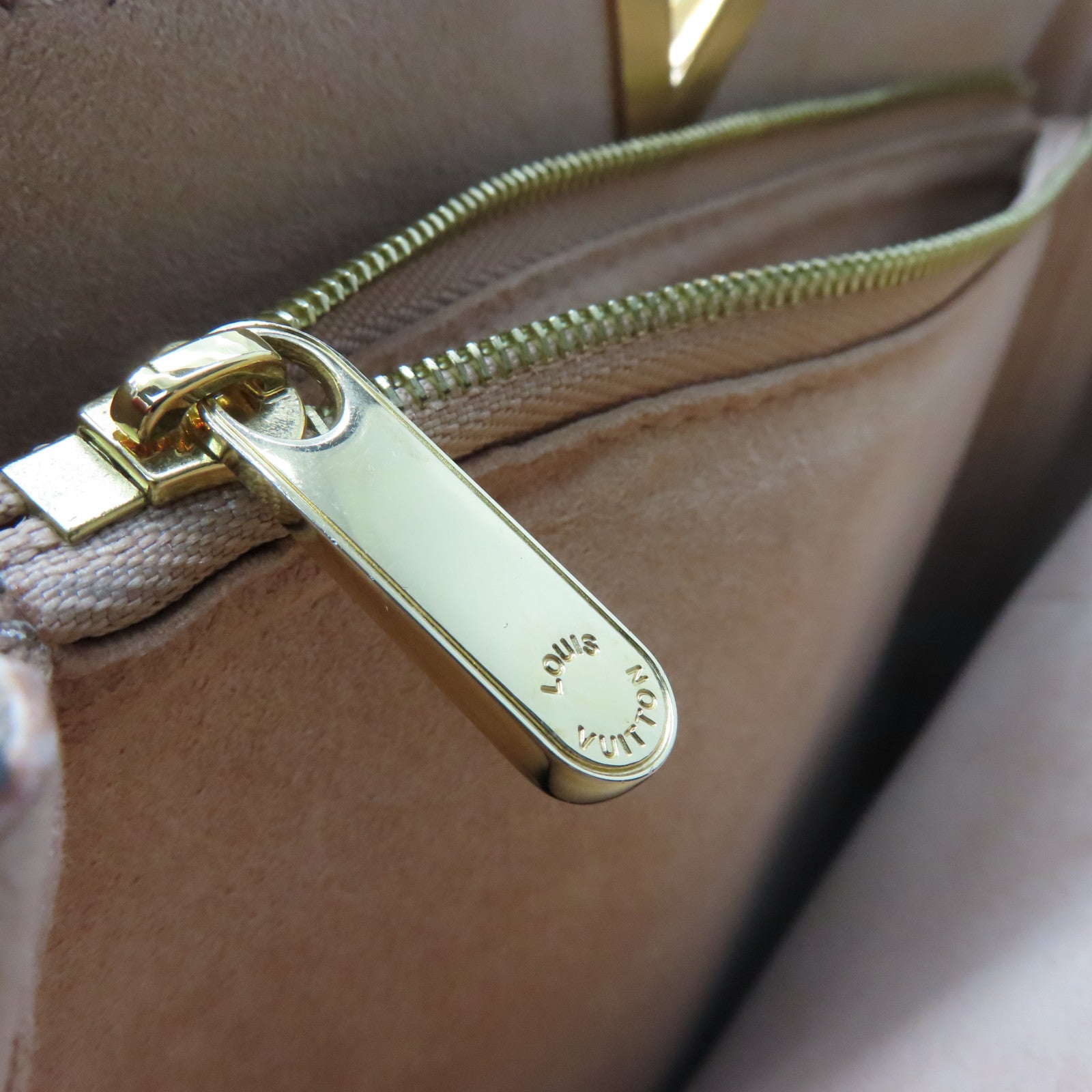 LOUIS VUITTON Damier Kensington gold buckle shoulder shoulder bag brown