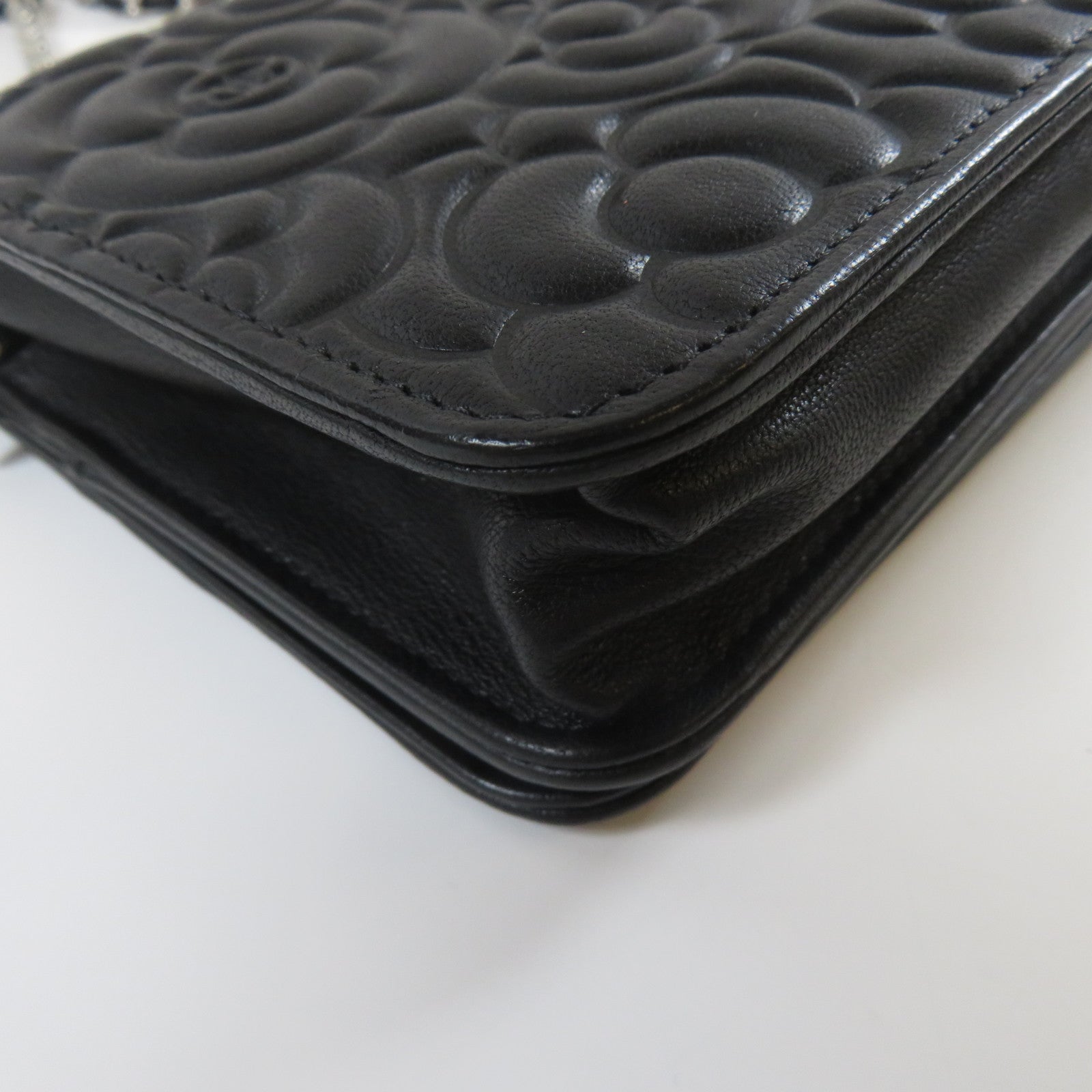 CHANEL 羊皮皮革Camellia Wallet On Chain銀扣鏈帶肩背袋黑色