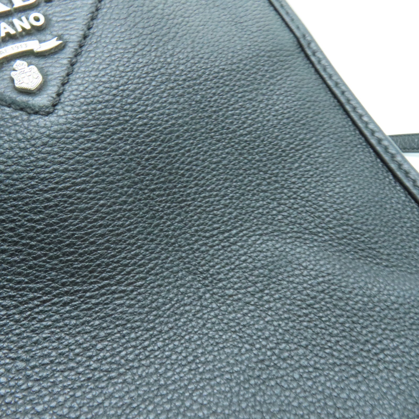 PRADA 牛皮皮革Shoulder Bag银扣肩背袋黑色