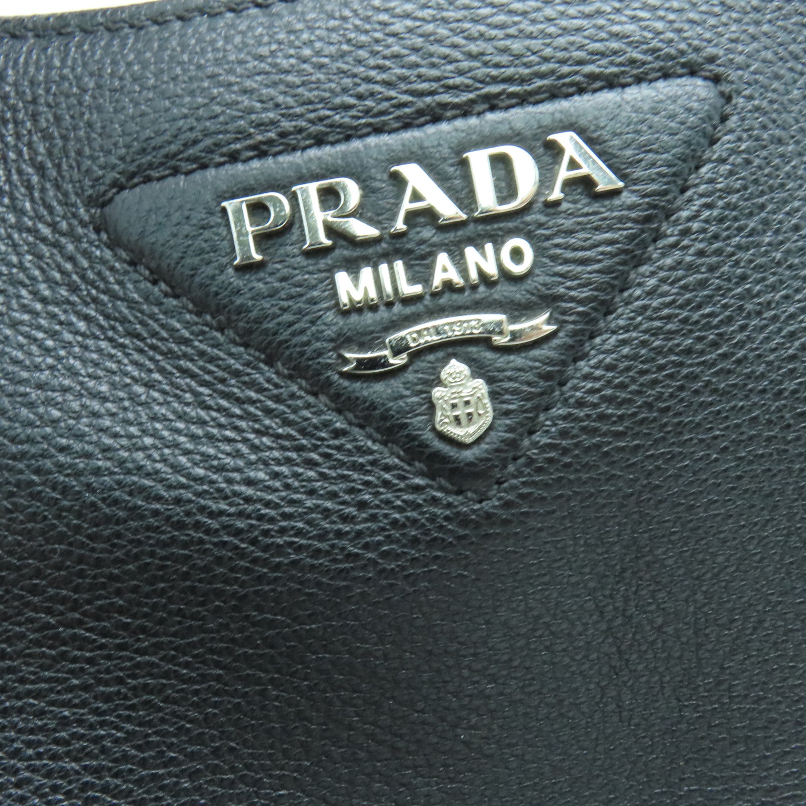 PRADA 牛皮皮革Shoulder Bag银扣肩背袋黑色