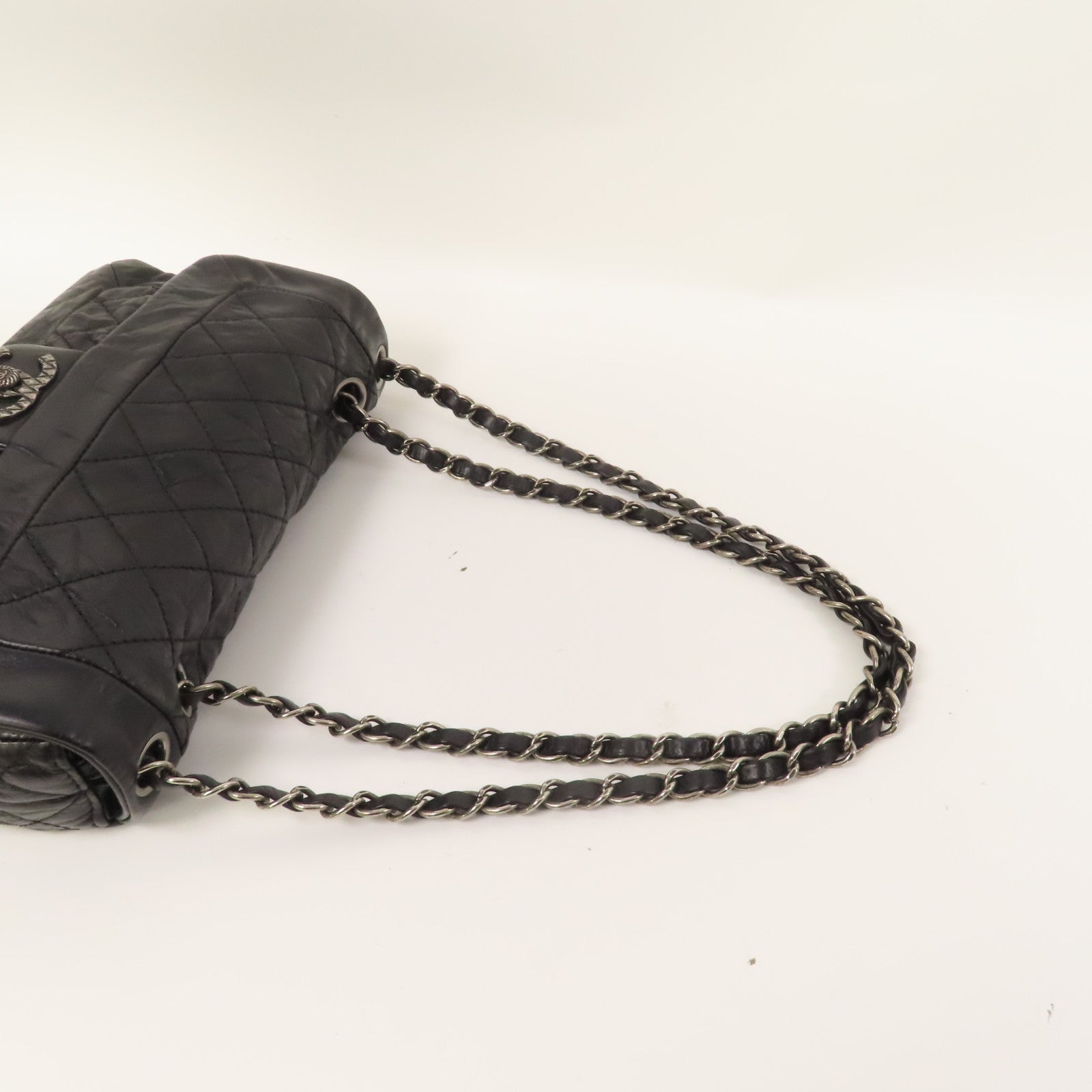 CHANEL Caviar皮革Chain Shoulder銀扣鏈帶肩背袋黑色