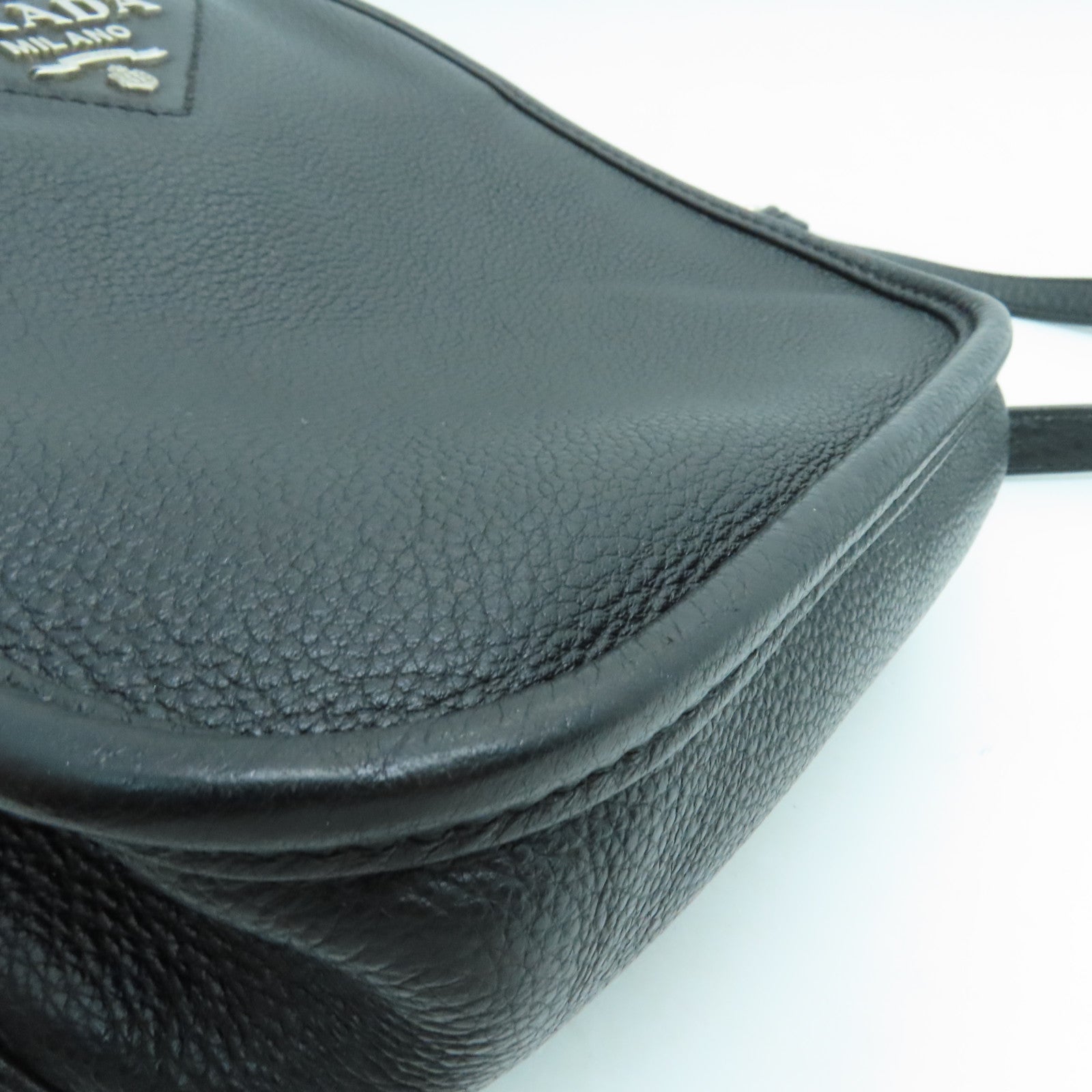 PRADA 牛皮皮革Shoulder Bag银扣肩背袋黑色