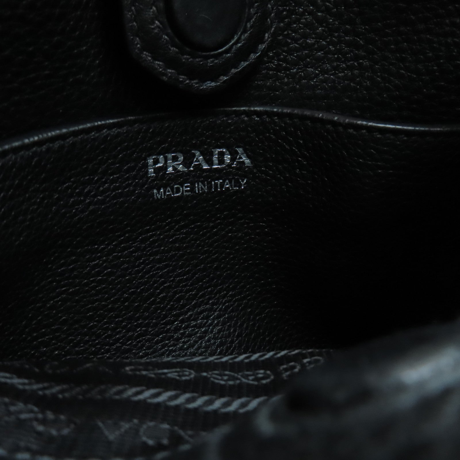 PRADA 牛皮皮革Shoulder Bag银扣肩背袋黑色