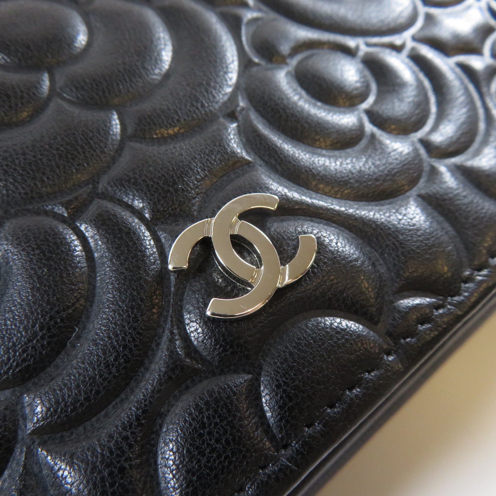 CHANEL 羊皮皮革Camellia Wallet On Chain銀扣鏈帶肩背袋黑色