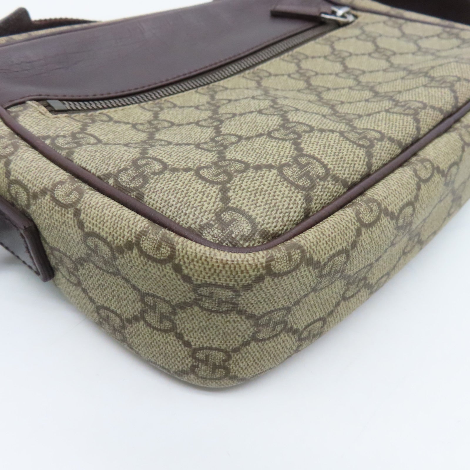 GUCCI coated canvas Shoulder Bag silver buckle shoulder bag brown