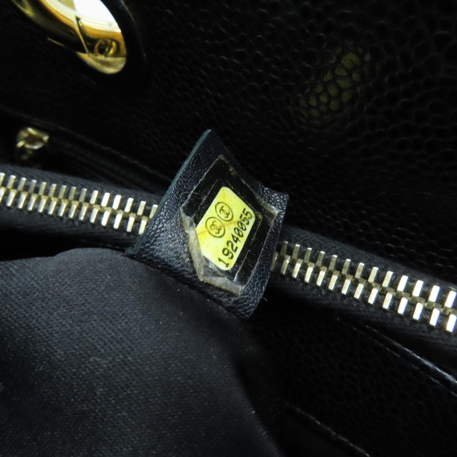 CHANEL 菱格Caviar皮革GST金扣手挽袋黑色