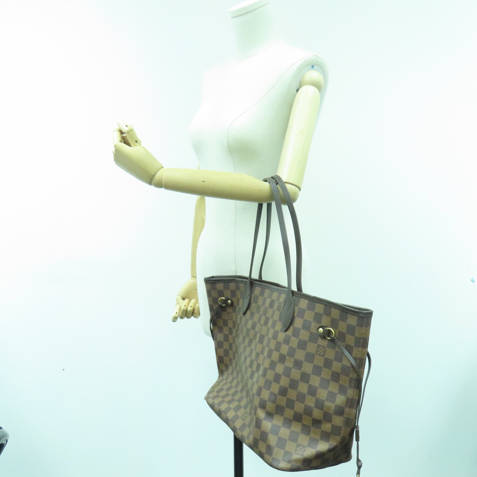 LOUIS VUITTON Damier Neverfull MM gold buckle handle bag brown