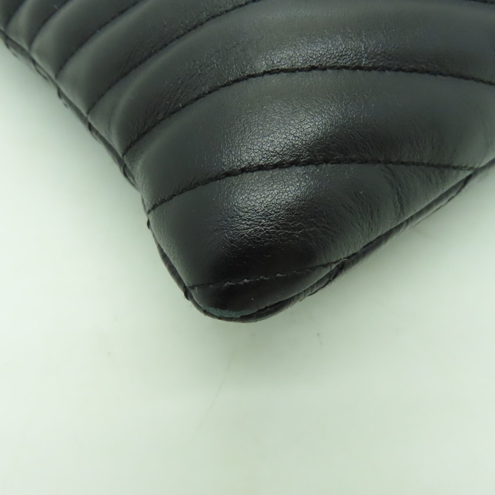 SAINT LAURENT 牛皮皮革Pouch金扣手拿包黑色