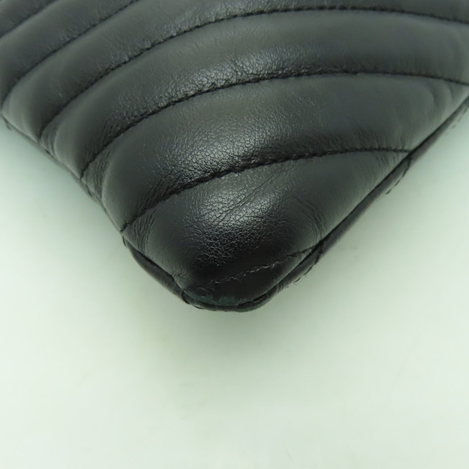 SAINT LAURENT 牛皮皮革Pouch金扣手拿包黑色