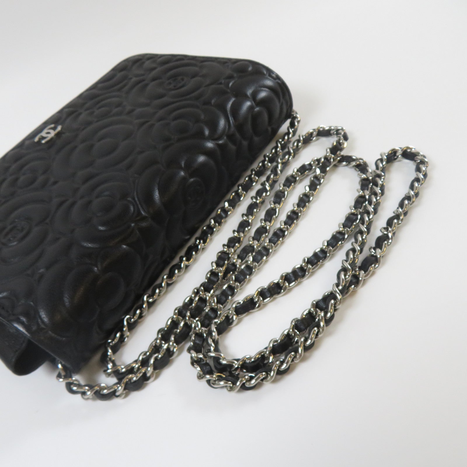CHANEL 羊皮皮革Camellia Wallet On Chain銀扣鏈帶肩背袋黑色