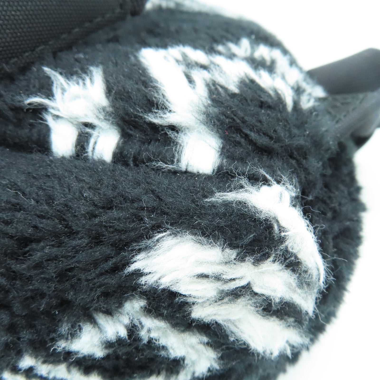 BALENCIAGA 毛茸Backpack銀扣背包黑色