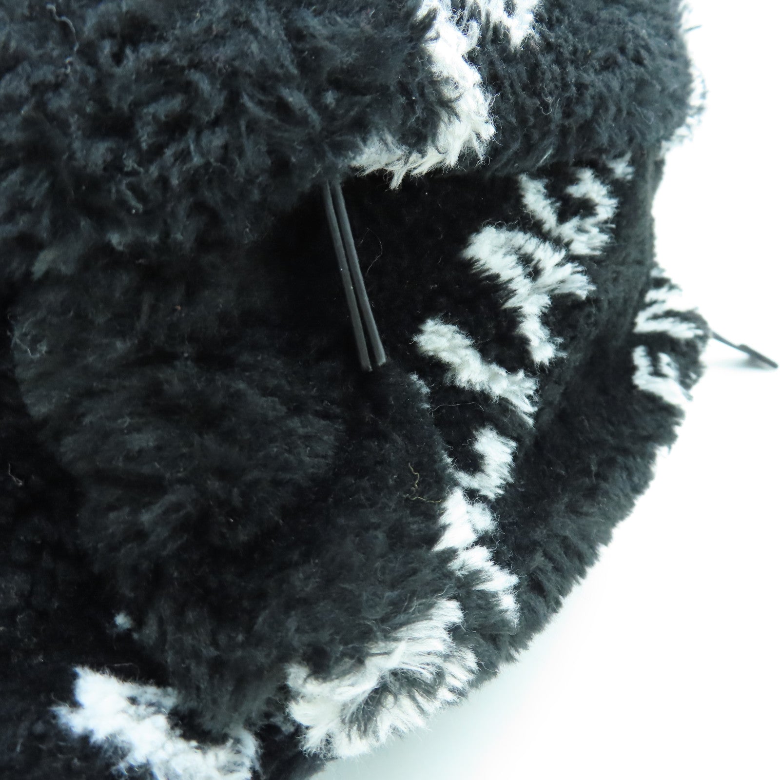 BALENCIAGA 毛茸Backpack銀扣背包黑色
