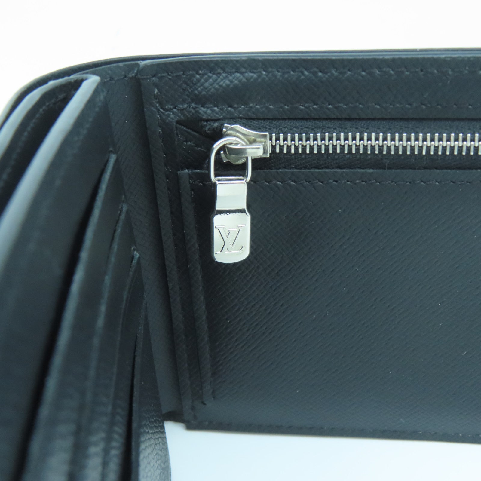 LOUIS VUITTON Taiga Amerigo Wallet銀扣錢包黑色