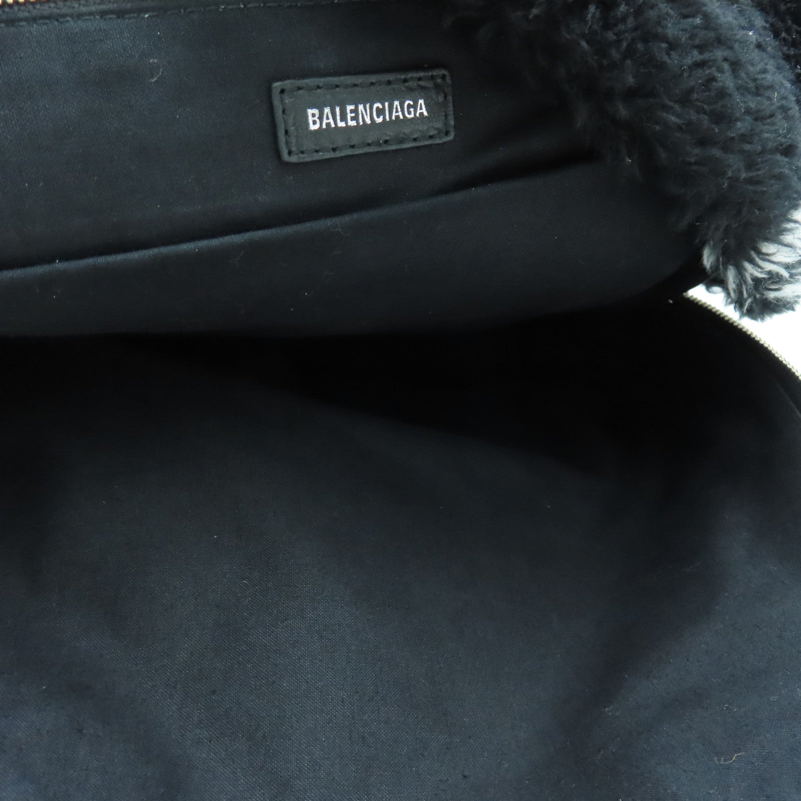 BALENCIAGA 毛茸Backpack銀扣背包黑色