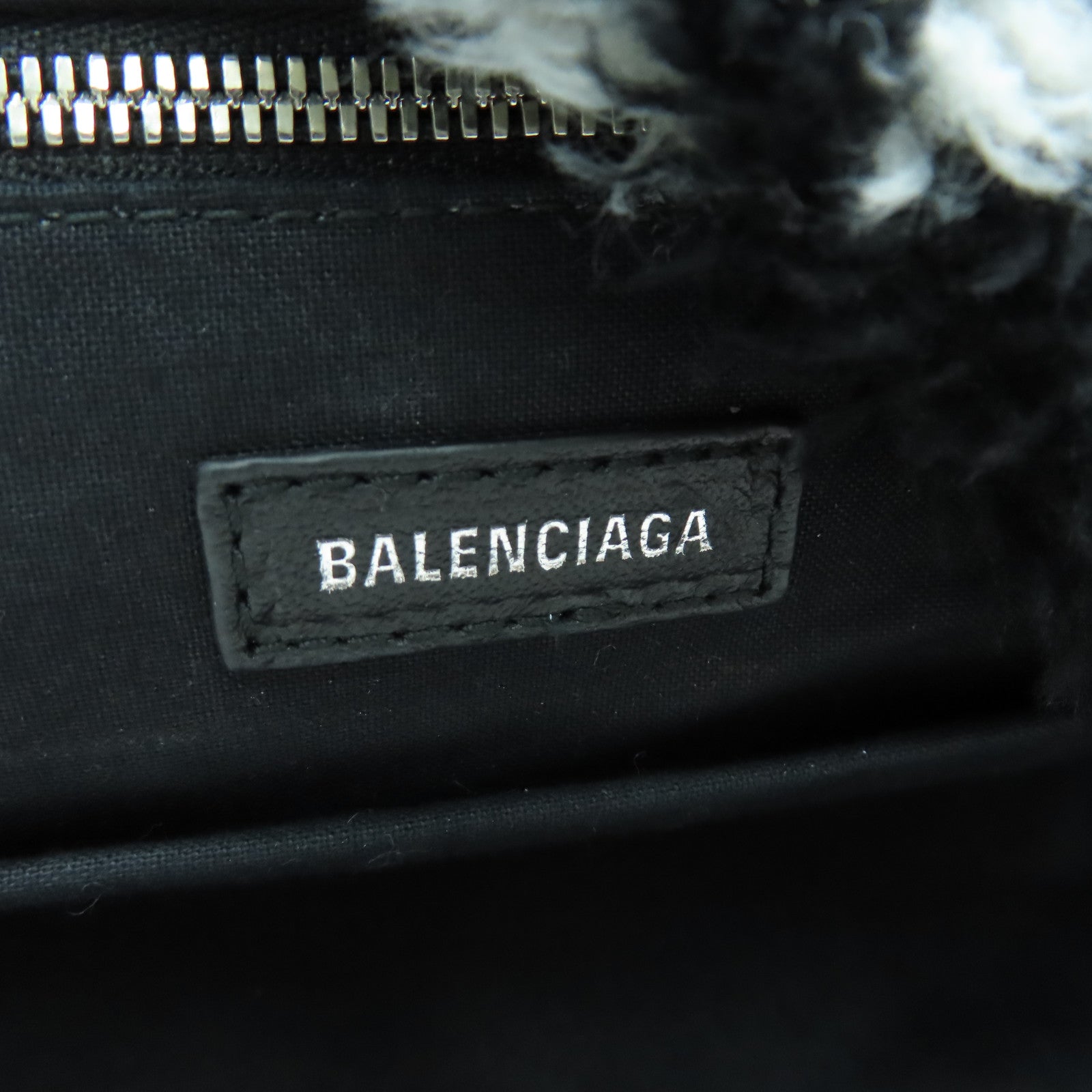 BALENCIAGA 毛茸Backpack銀扣背包黑色