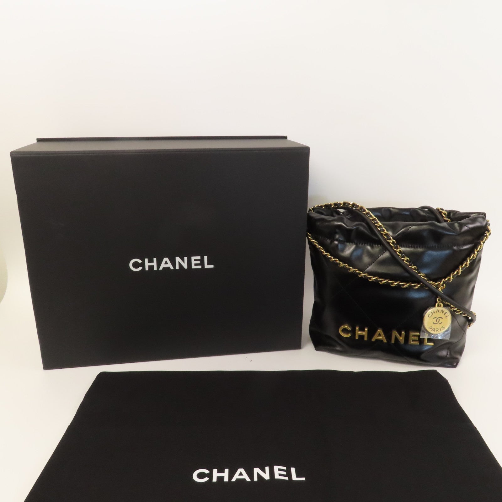 CHANEL 菱格羊皮皮革Mini 22 Bag金扣鏈帶肩背袋黑色