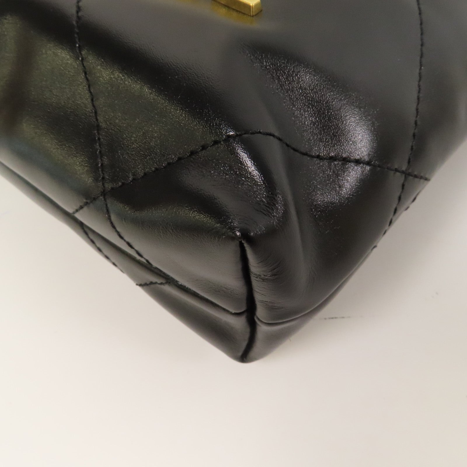 CHANEL 菱格羊皮皮革Mini 22 Bag金扣鏈帶肩背袋黑色