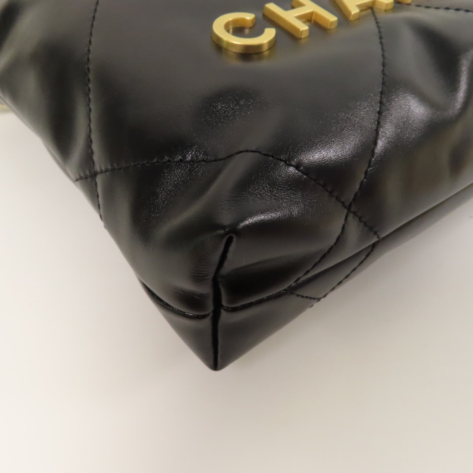 CHANEL 菱格羊皮皮革Mini 22 Bag金扣鏈帶肩背袋黑色