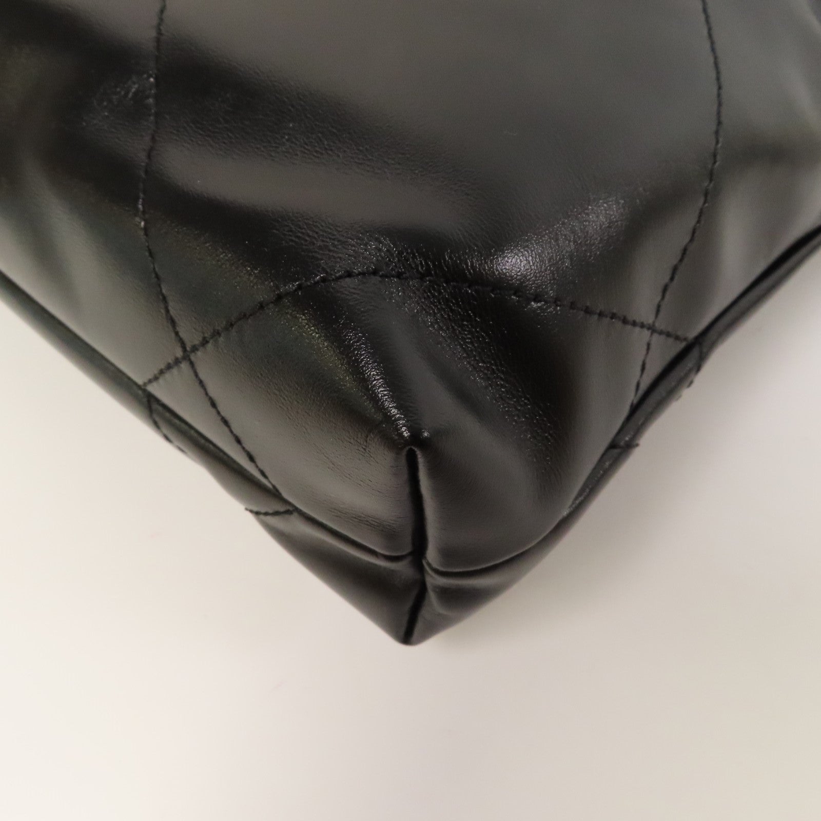CHANEL 菱格羊皮皮革Mini 22 Bag金扣鏈帶肩背袋黑色