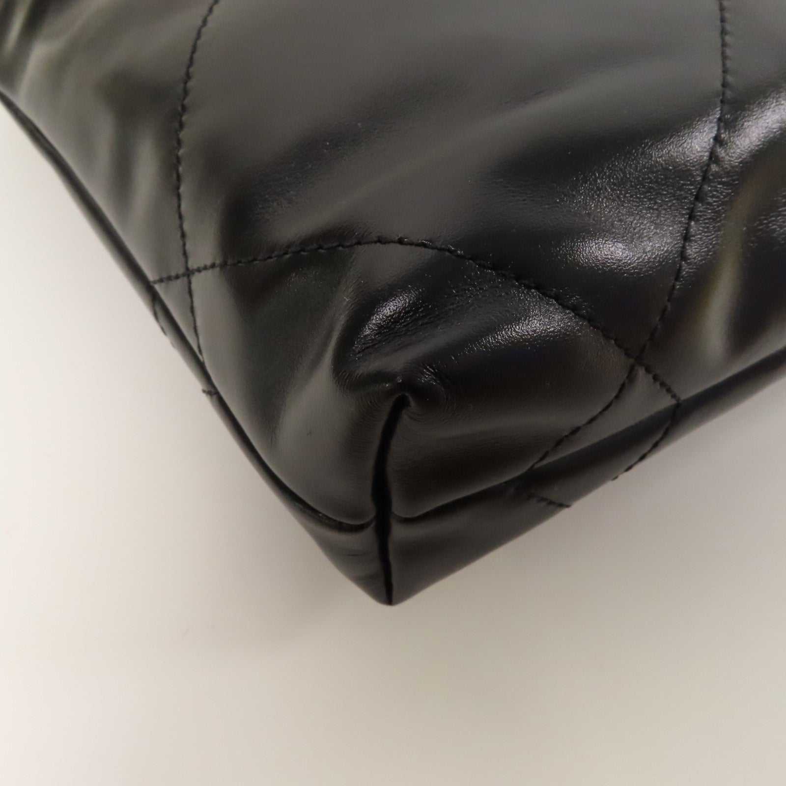 CHANEL 菱格羊皮皮革Mini 22 Bag金扣鏈帶肩背袋黑色