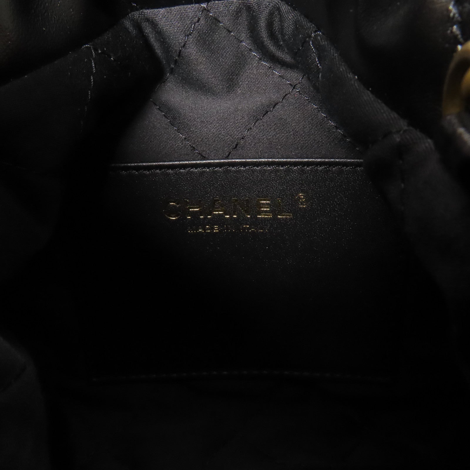 CHANEL 菱格羊皮皮革Mini 22 Bag金扣鏈帶肩背袋黑色