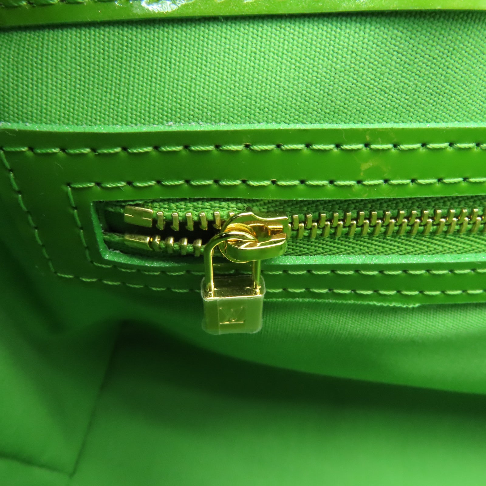 LOUIS VUITTON Monogram Vernis Wilshire PM金扣手挽袋綠色
