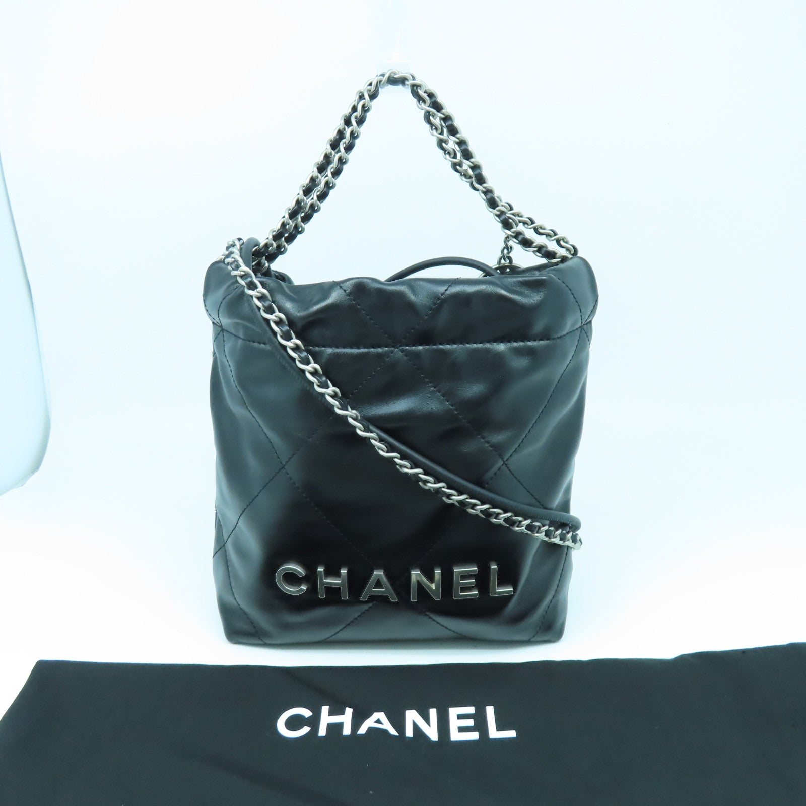 CHANEL 菱格牛皮皮革Chanel 22 Mini銀扣鏈帶手挽肩背兩用袋黑色