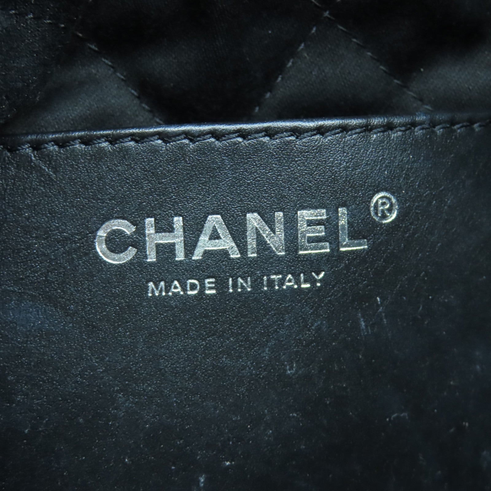 CHANEL 菱格牛皮皮革Chanel 22 Mini銀扣鏈帶手挽肩背兩用袋黑色