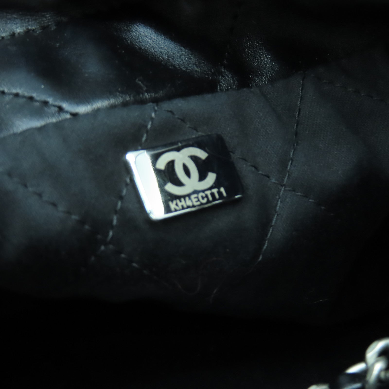 CHANEL 菱格牛皮皮革Chanel 22 Mini銀扣鏈帶手挽肩背兩用袋黑色