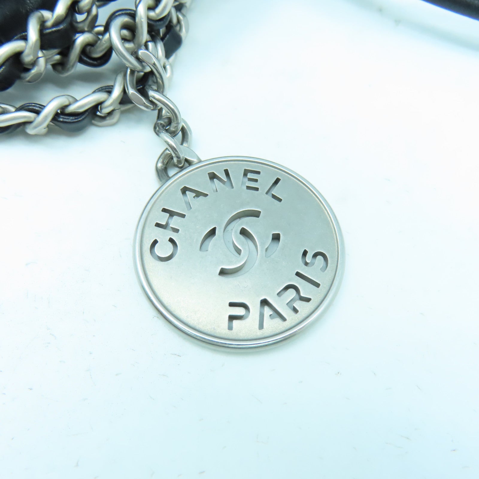 CHANEL 菱格牛皮皮革Chanel 22 Mini銀扣鏈帶手挽肩背兩用袋黑色