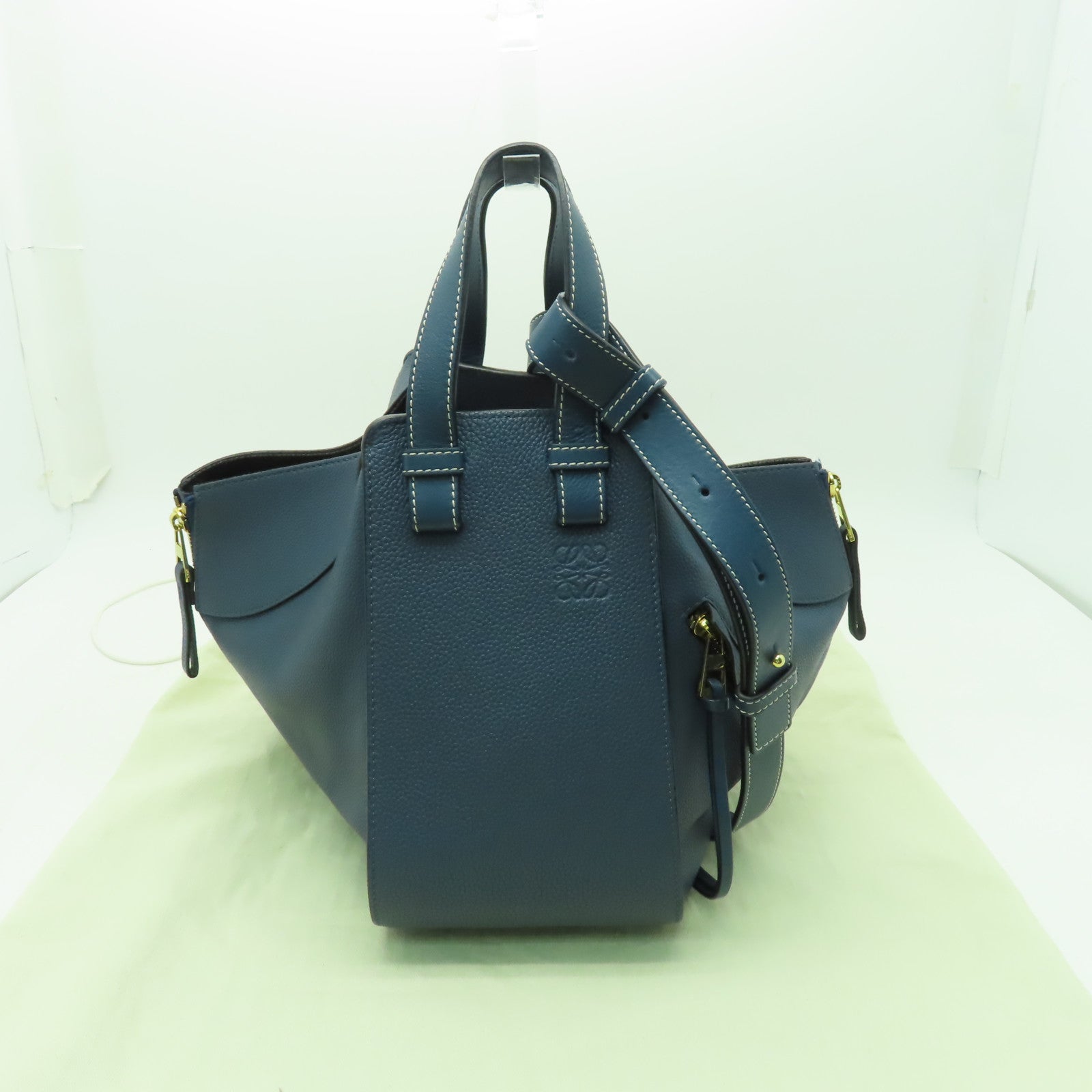 LOEWE 牛皮皮革Hammock Bag金扣手挽肩背兩用袋藍色