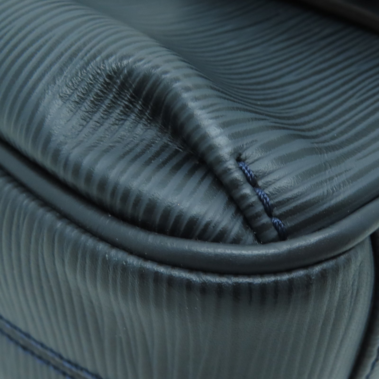 LOUIS VUITTON Epi皮革Christopher Messenger银扣肩背袋黑色