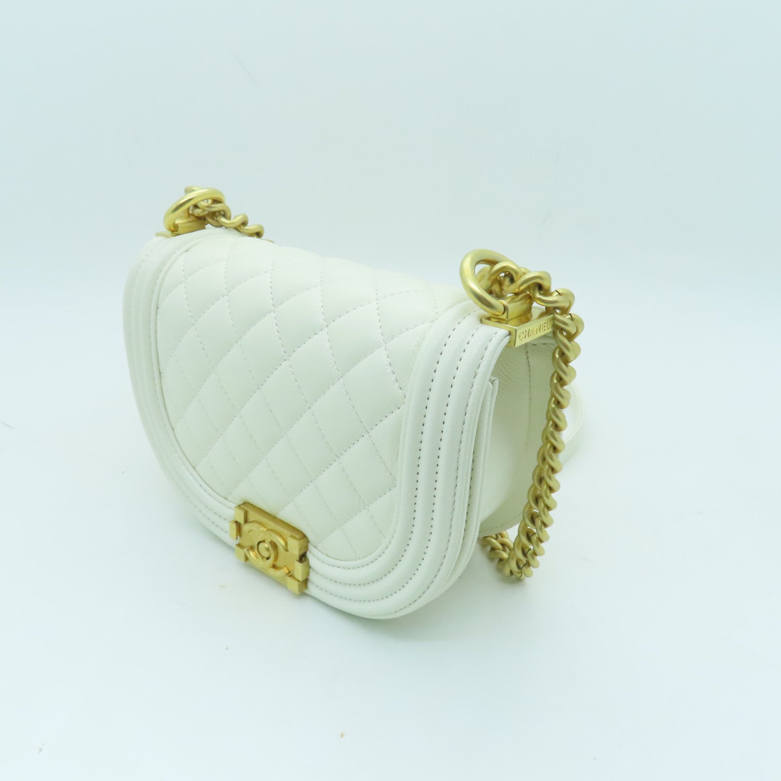 CHANEL Caviar皮革Boy Messenger金扣鏈帶肩背袋白色