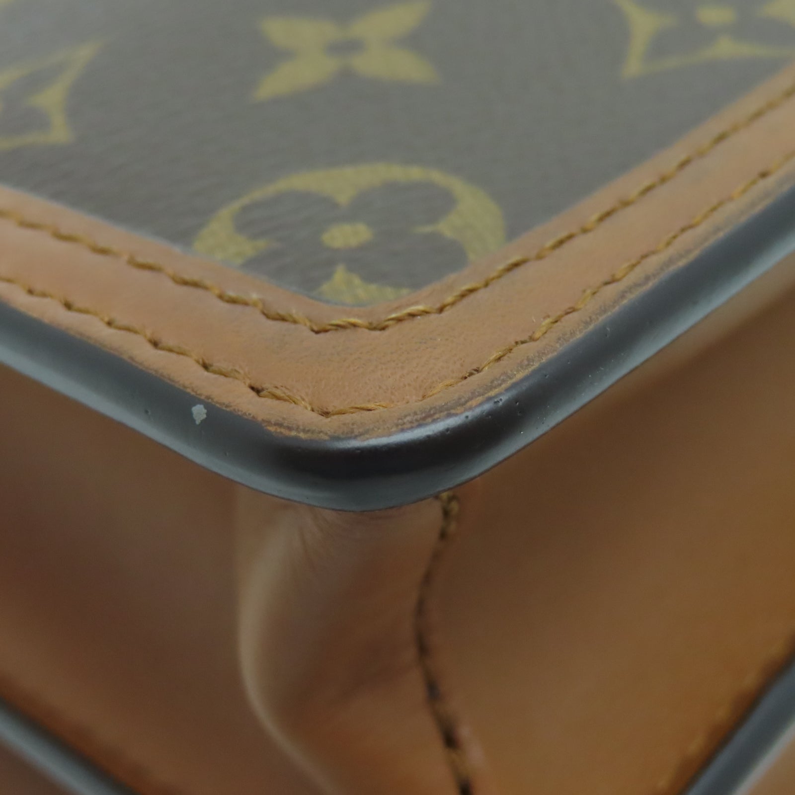 LOUIS VUITTON Monogram Mini Dauphine金扣肩背袋棕色