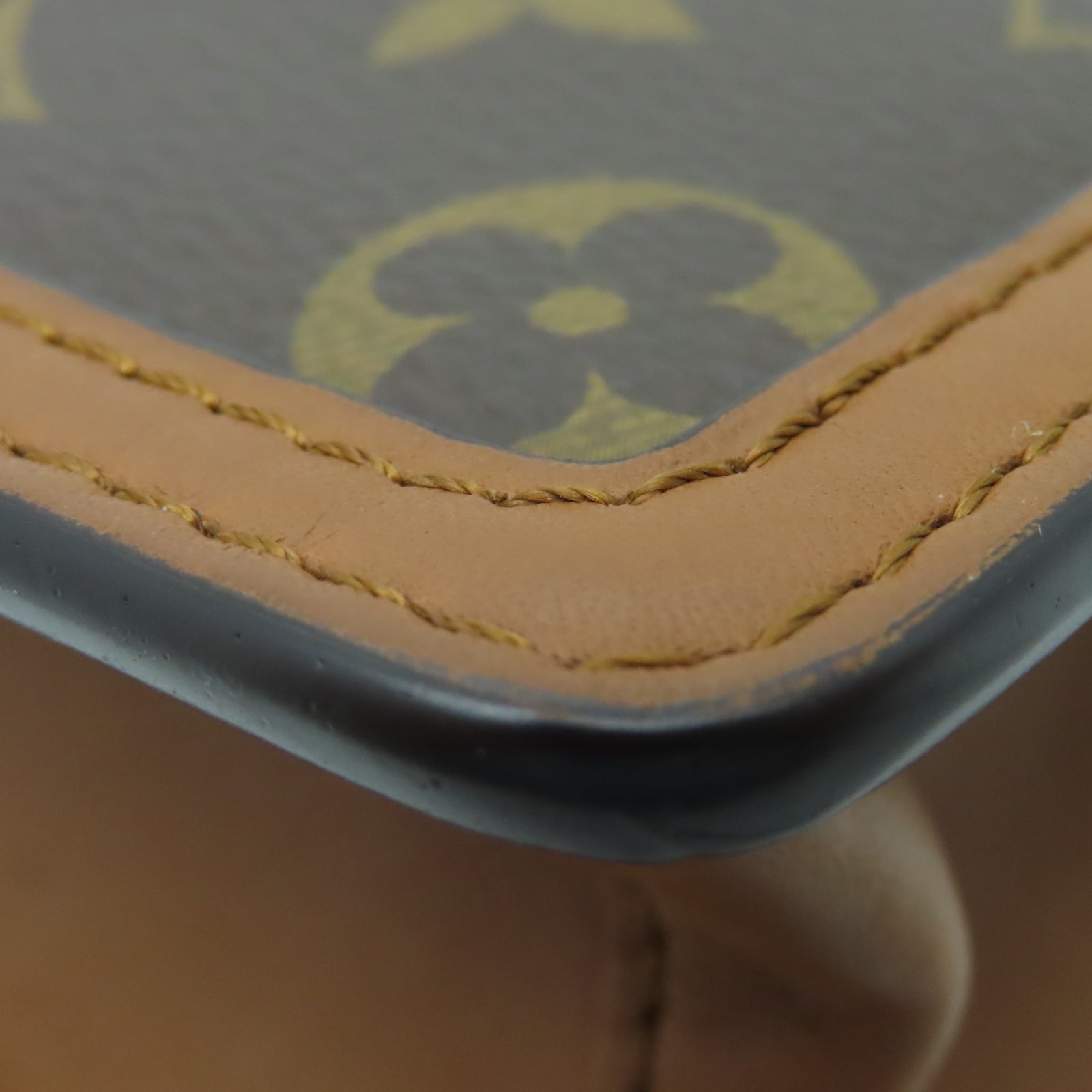 LOUIS VUITTON Monogram Mini Dauphine金扣肩背袋棕色