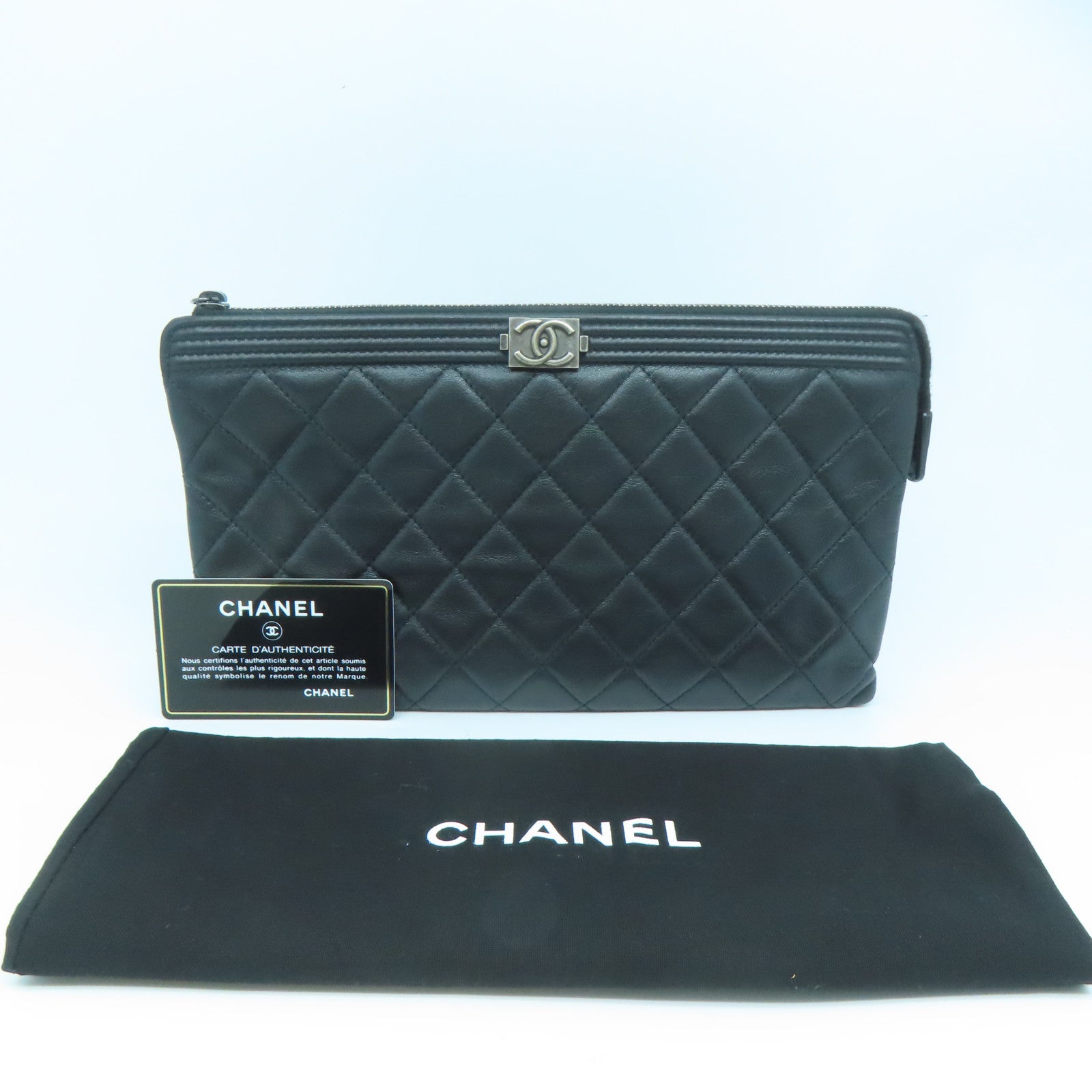 CHANEL 菱格羊皮皮革Boy Clutch Bag黑扣手拿包黑色