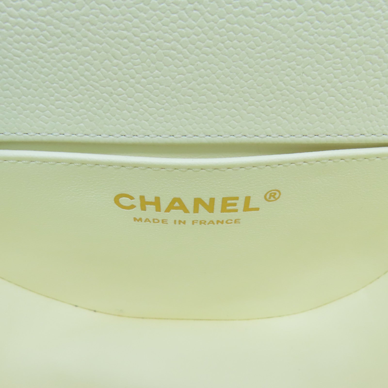 CHANEL Caviar皮革Boy Messenger金扣鏈帶肩背袋白色