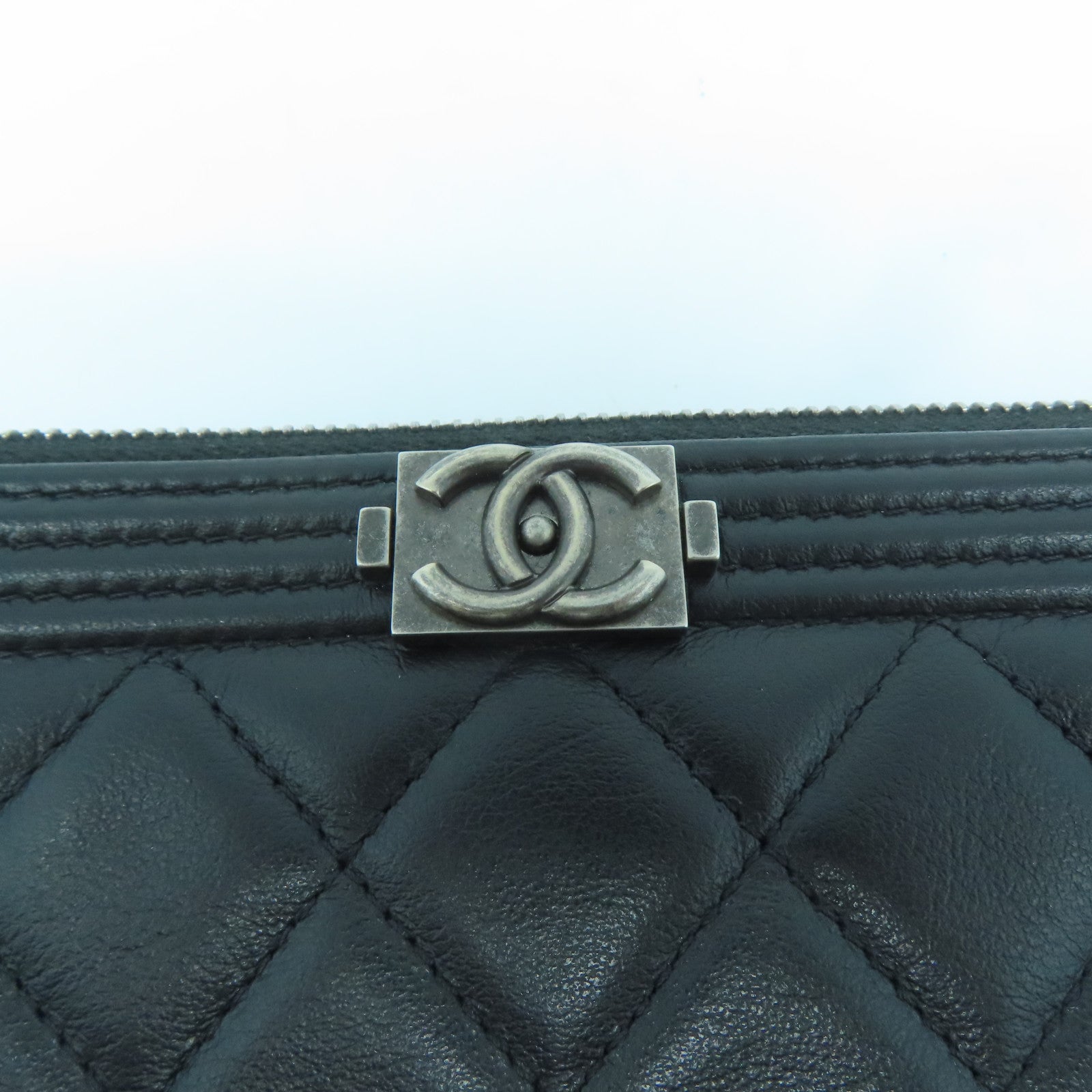 CHANEL 菱格羊皮皮革Boy Clutch Bag黑扣手拿包黑色