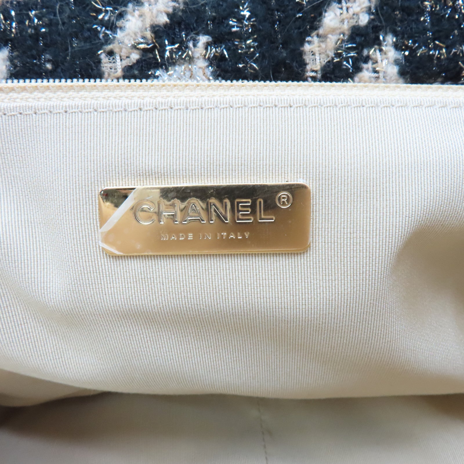 CHANEL rhombic tweed Maxi 19 gold and silver buckle chain shoulder bag black beige