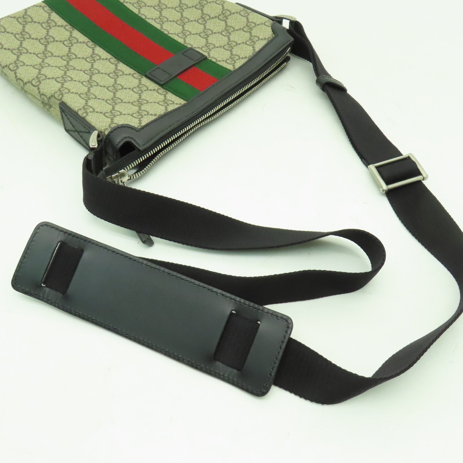 GUCCI 塗層帆布Shoulder Bag銀扣肩背袋黑色/啡色