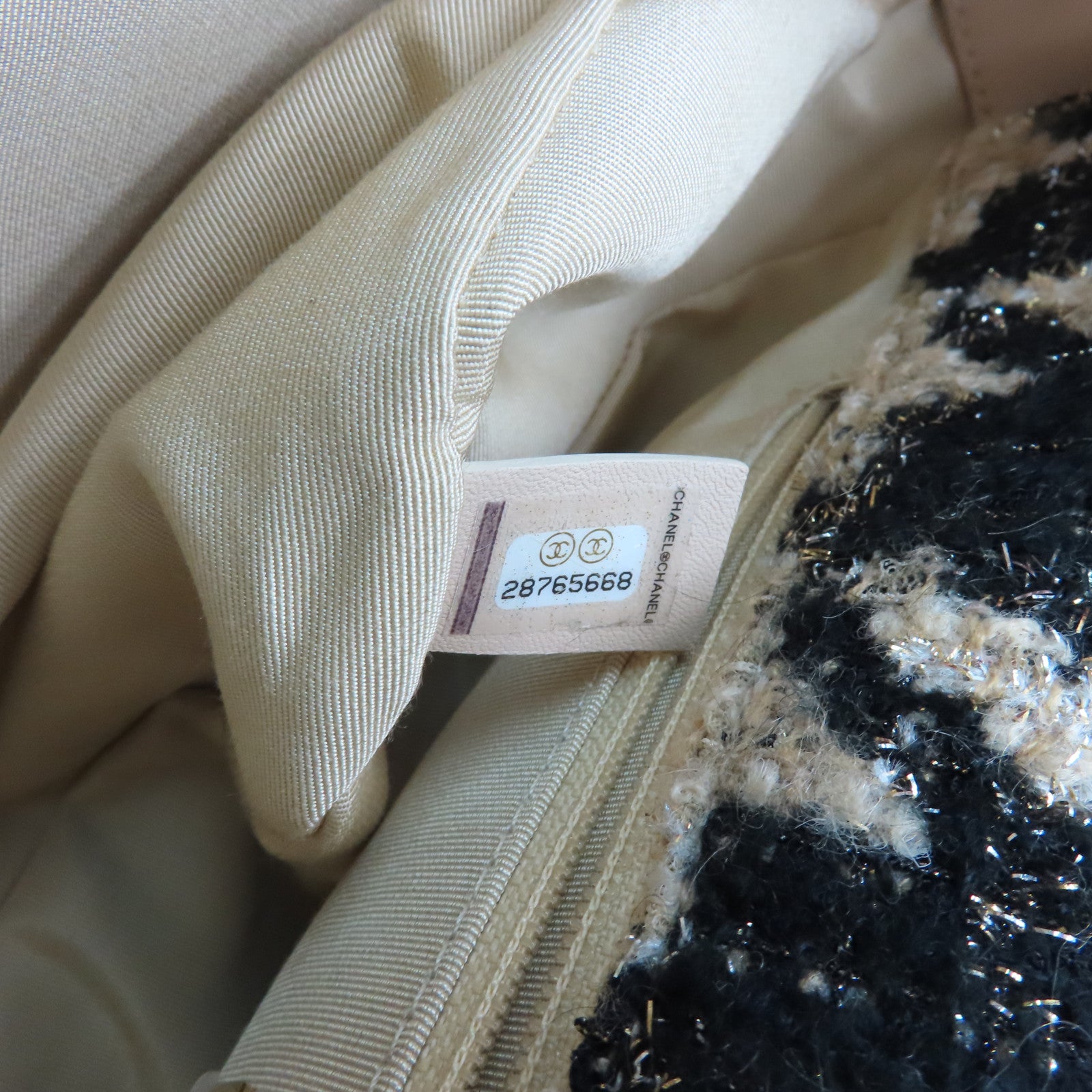 CHANEL rhombic tweed Maxi 19 gold and silver buckle chain shoulder bag black beige