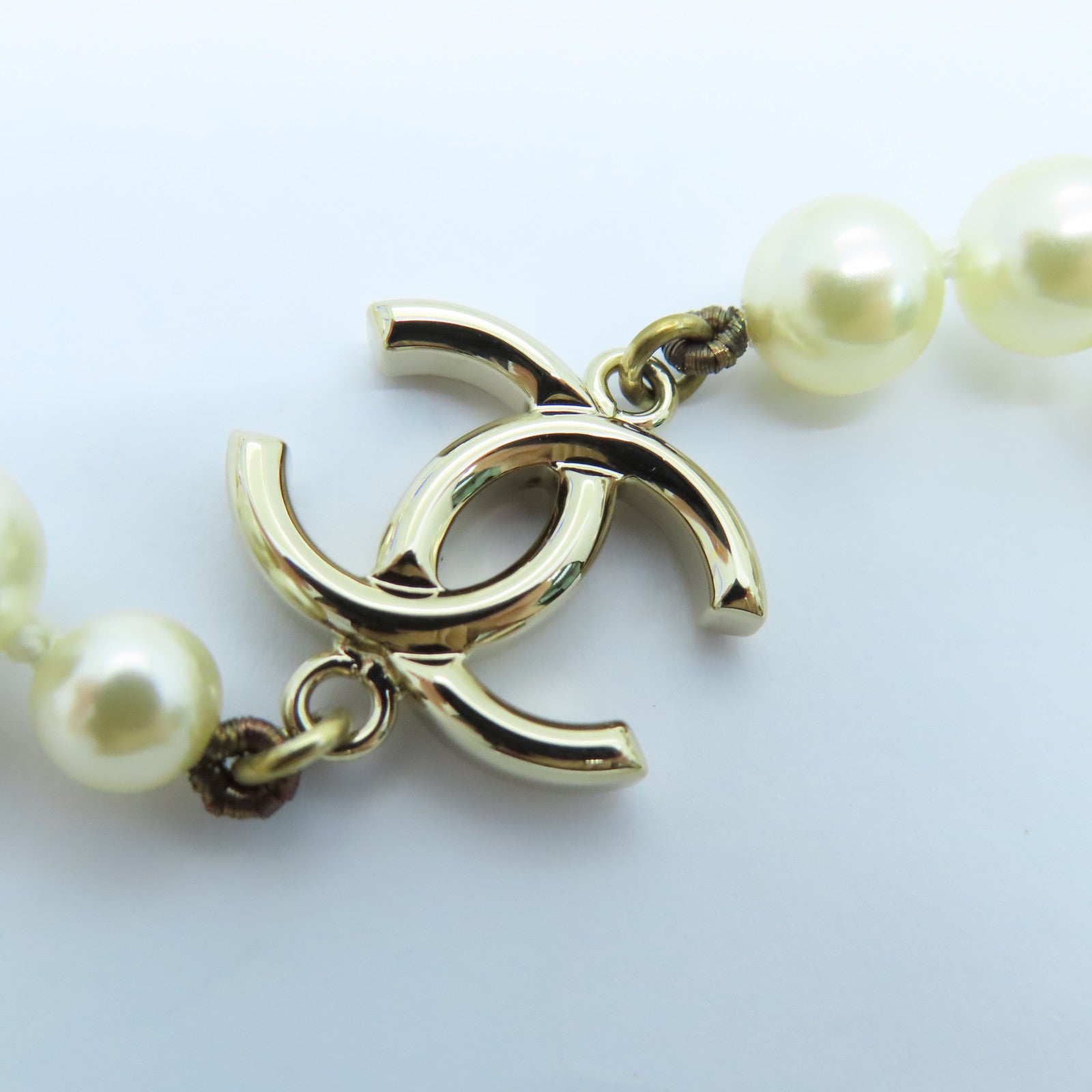 CHANEL Imitation Pearl/Metal Necklace White/Gold