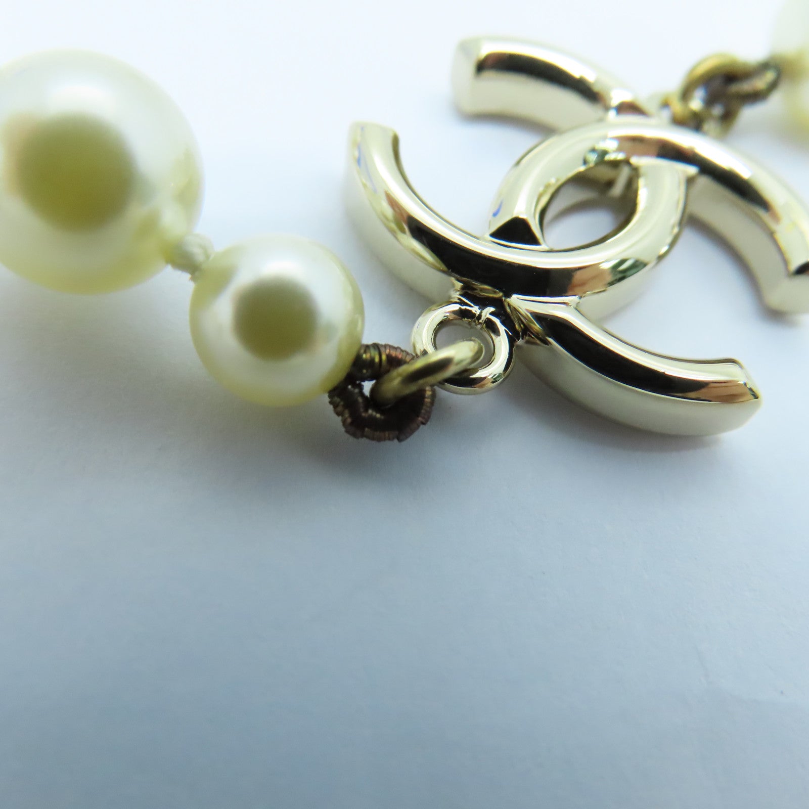 CHANEL Imitation Pearl/Metal Necklace White/Gold