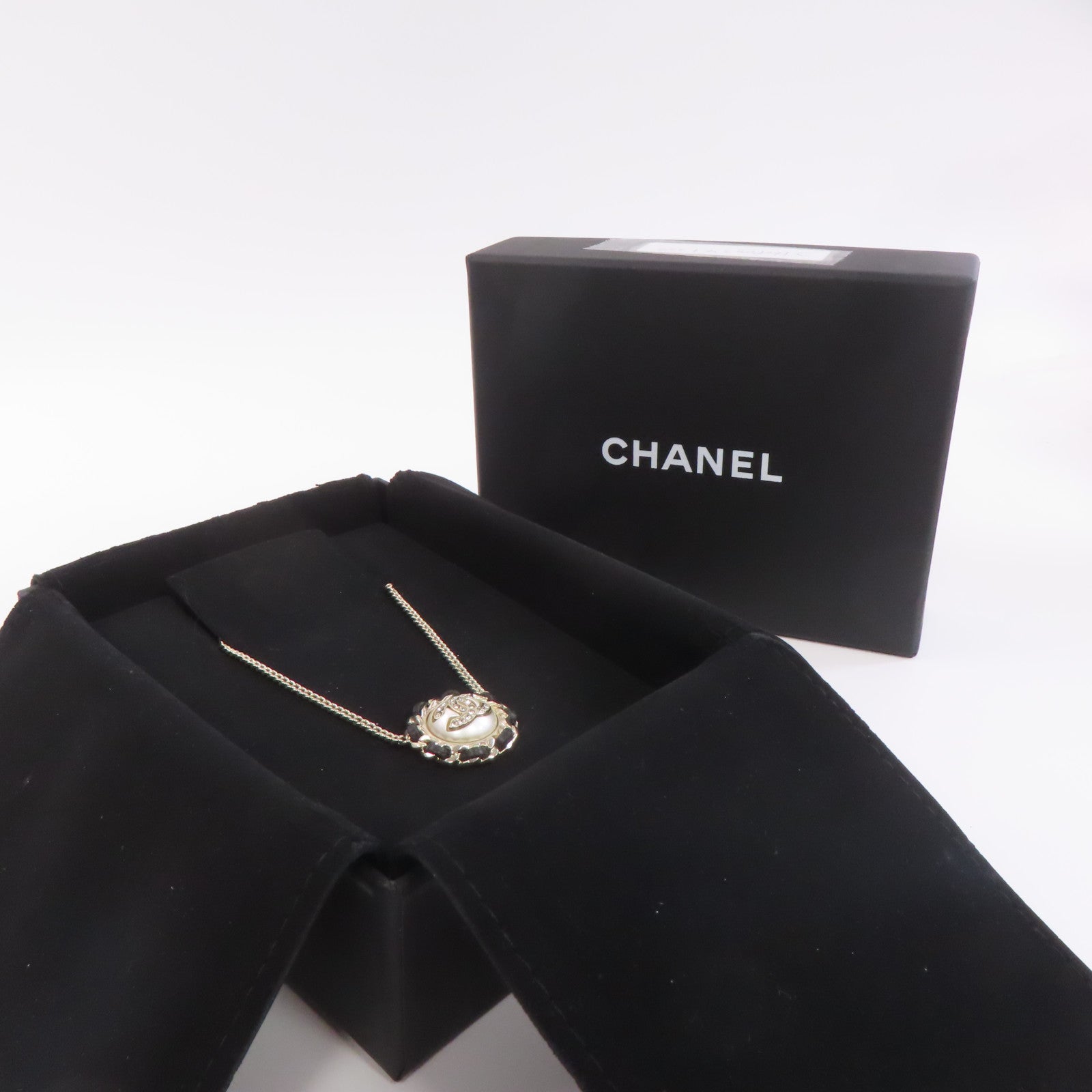 CHANEL 仿珍珠/金屬CC Necklace項鏈珍珠色/黑色/金色