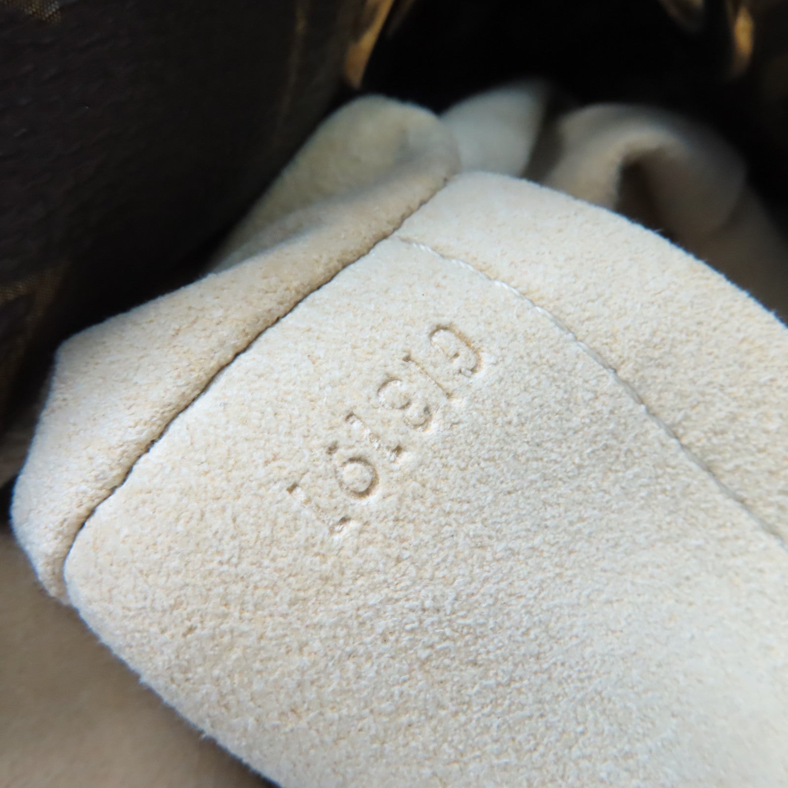 LOUIS VUITTON Monogram Artsy MM Shoulder Bag肩背袋啡色