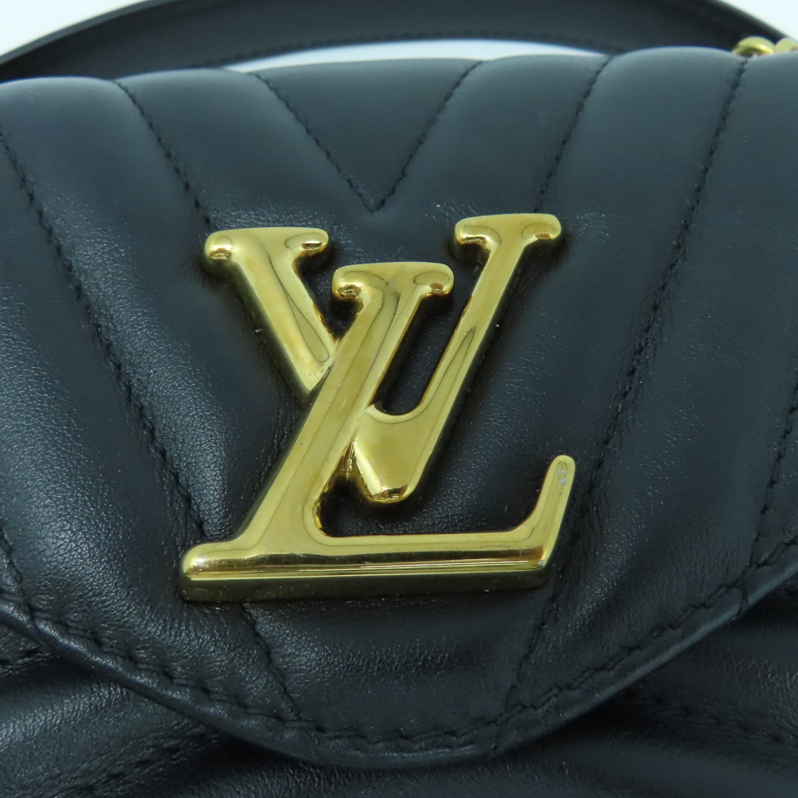 LOUIS VUITTON 牛皮皮革New Wave PM金扣鏈帶肩背袋黑色