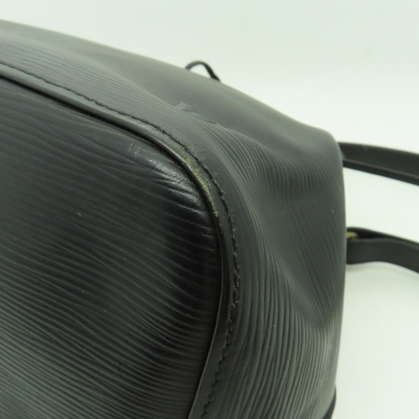 LOUIS VUITTON Epi Petit Noe MM金扣肩背袋黑色