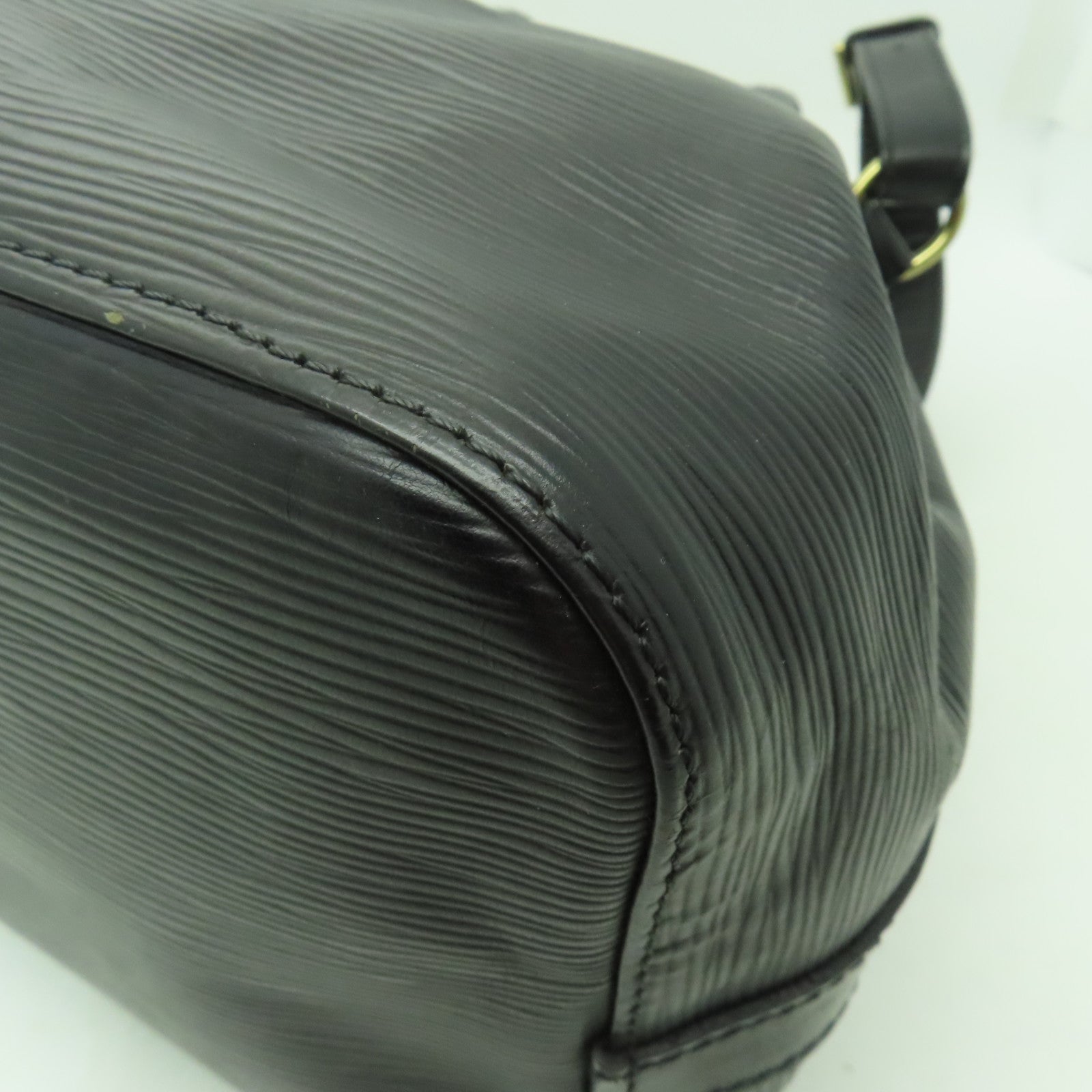 LOUIS VUITTON Epi Petit Noe MM金扣肩背袋黑色