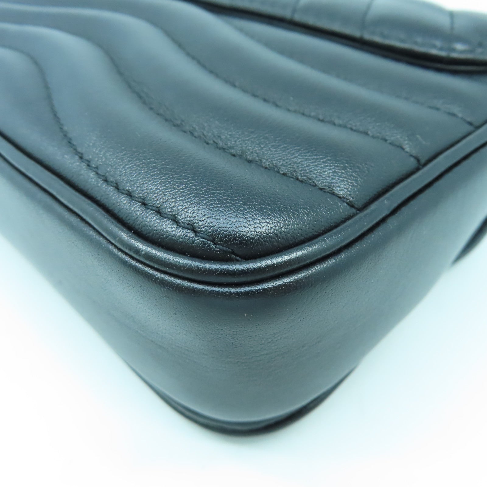 LOUIS VUITTON 牛皮皮革New Wave PM金扣鏈帶肩背袋黑色
